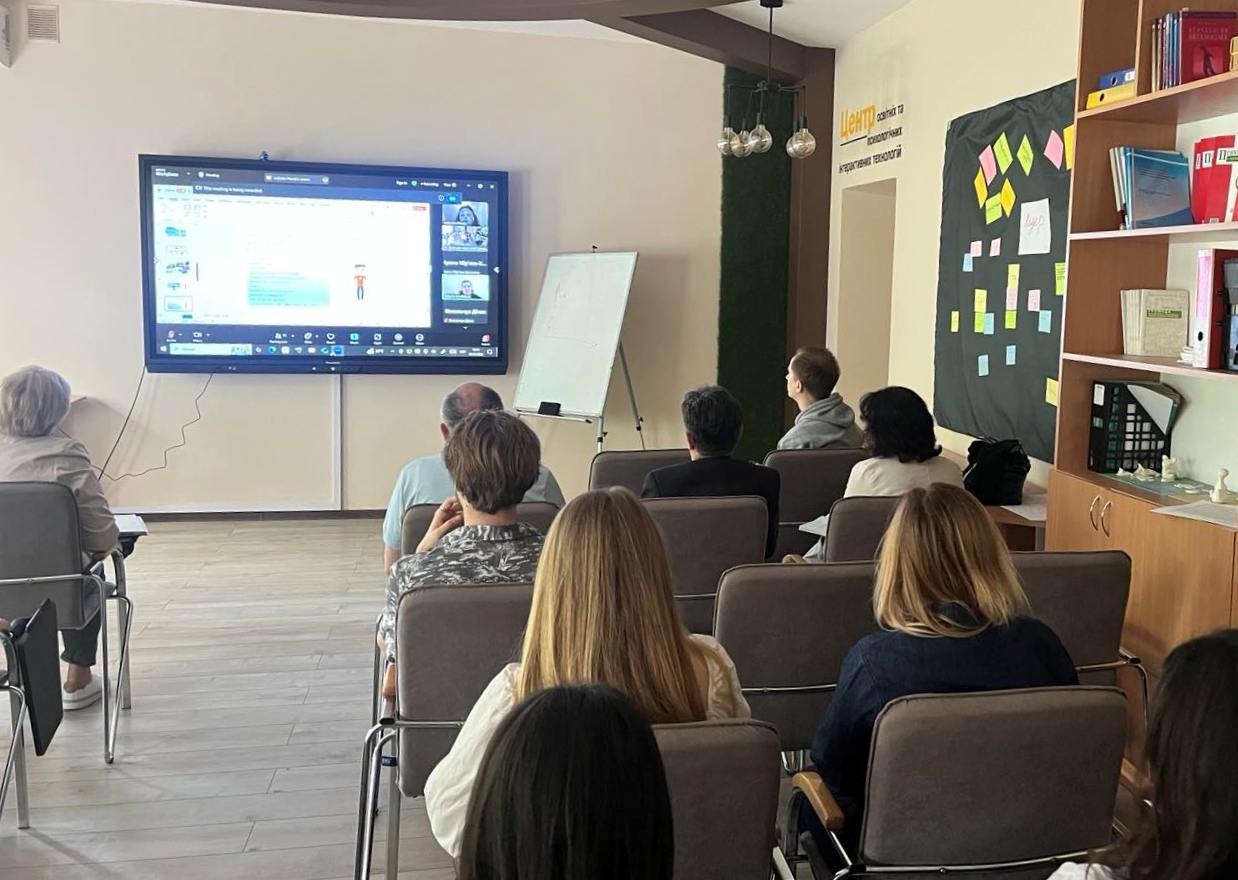  Зацікавлені слухачі в аудиторії.jpg